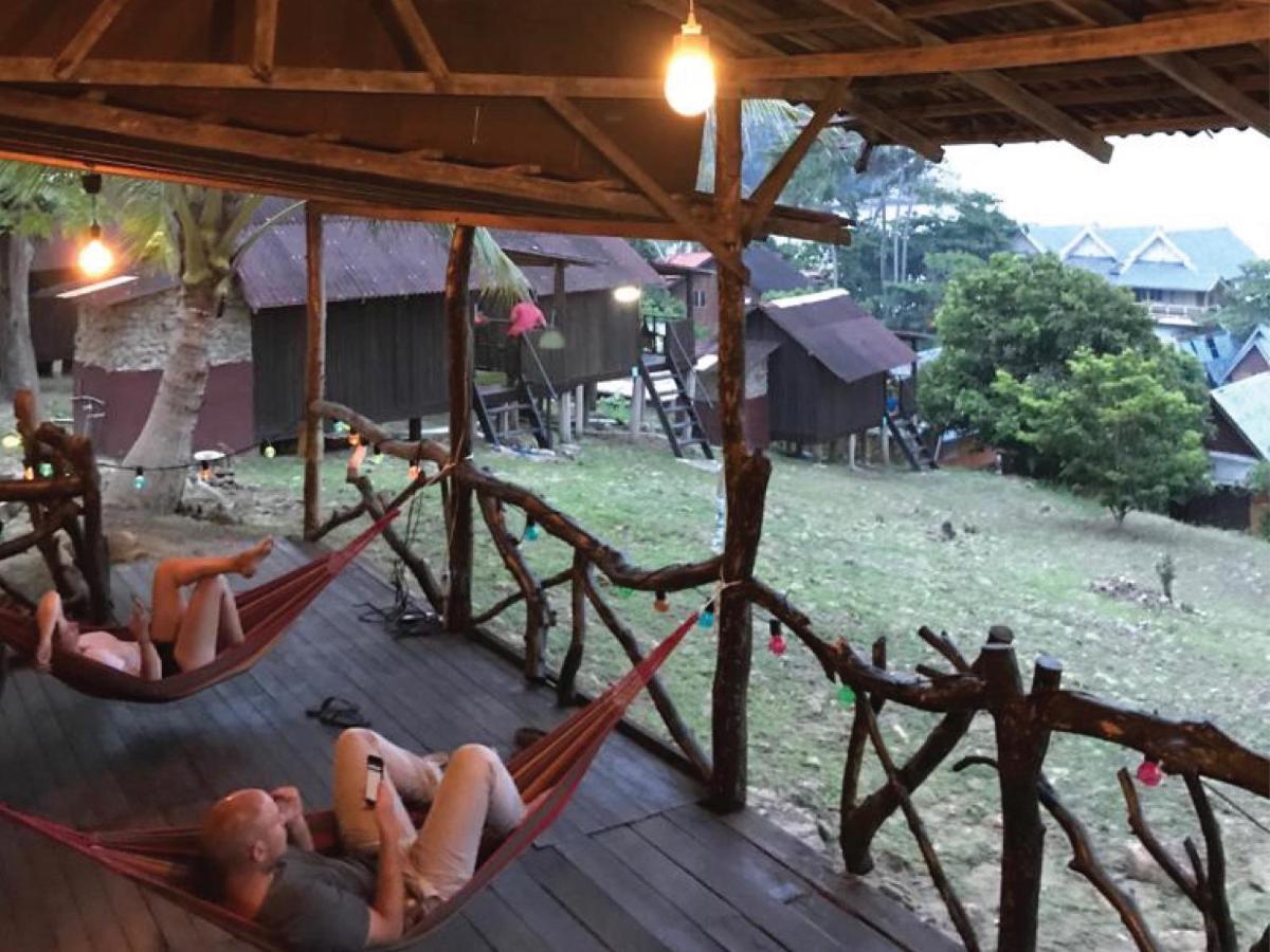 Harrera Perhentian, Long Beach Kampong Pasir Panjang  Luaran gambar