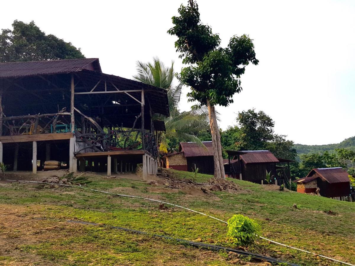 Harrera Perhentian, Long Beach Kampong Pasir Panjang  Luaran gambar