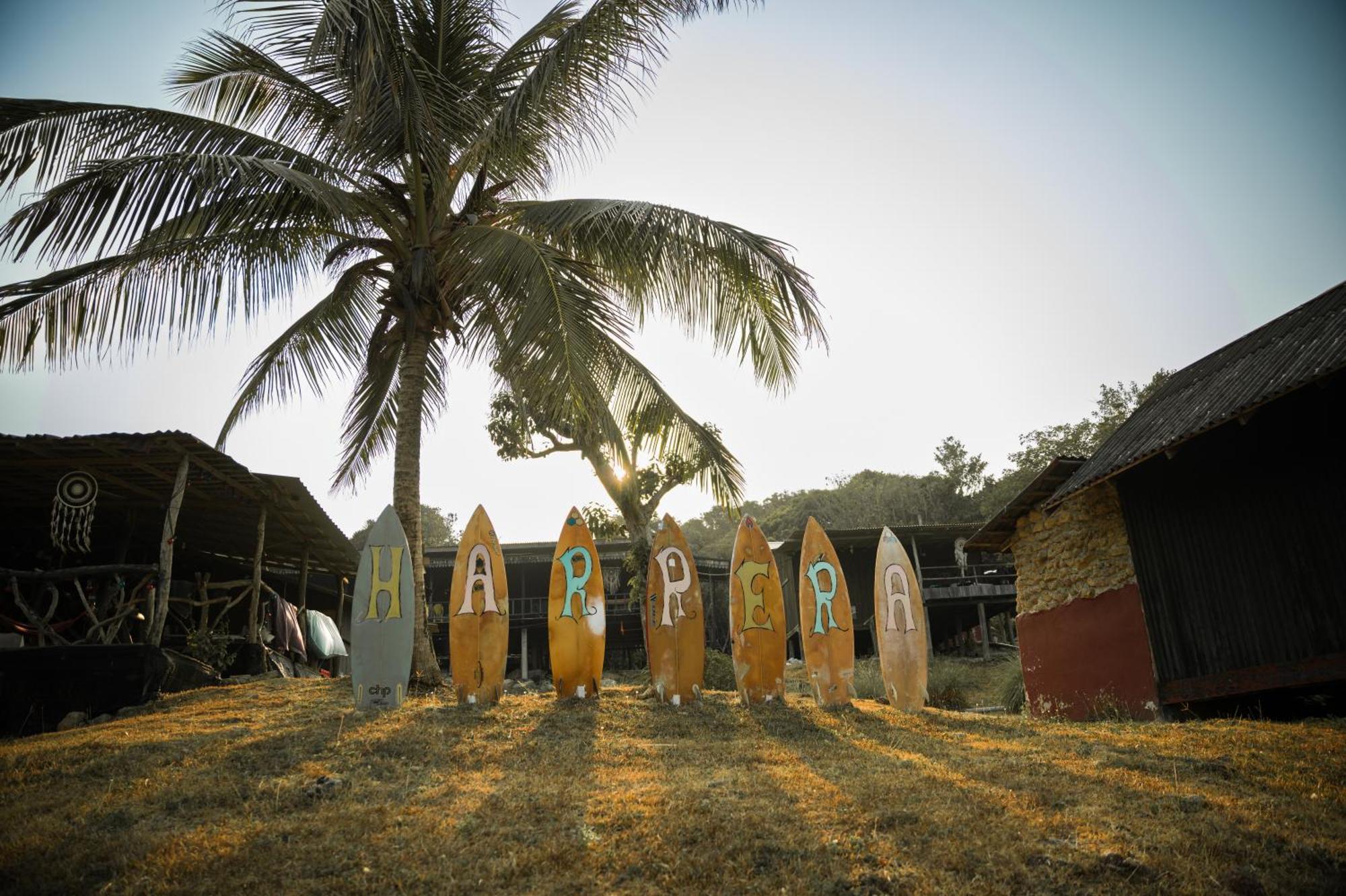Harrera Perhentian, Long Beach Kampong Pasir Panjang  Luaran gambar