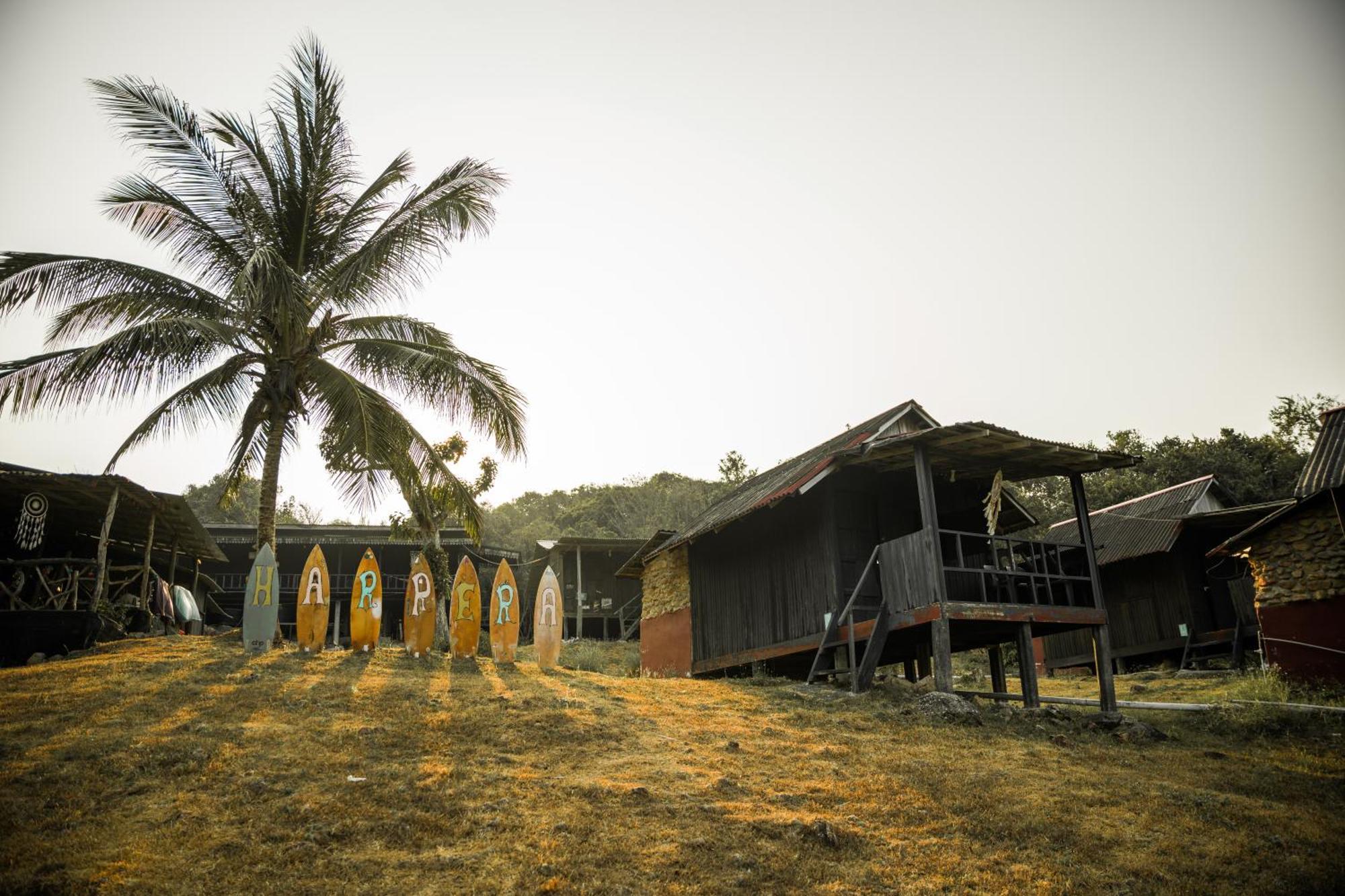 Harrera Perhentian, Long Beach Kampong Pasir Panjang  Luaran gambar